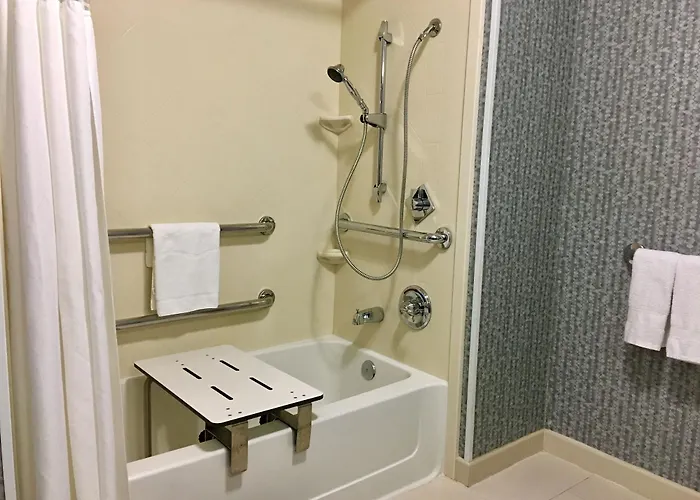 Hotel Hampton And 3*