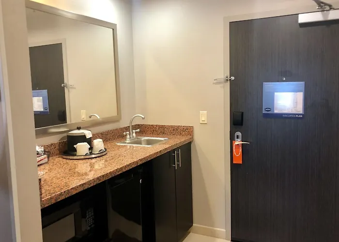 Hampton And Hotel Tulsa